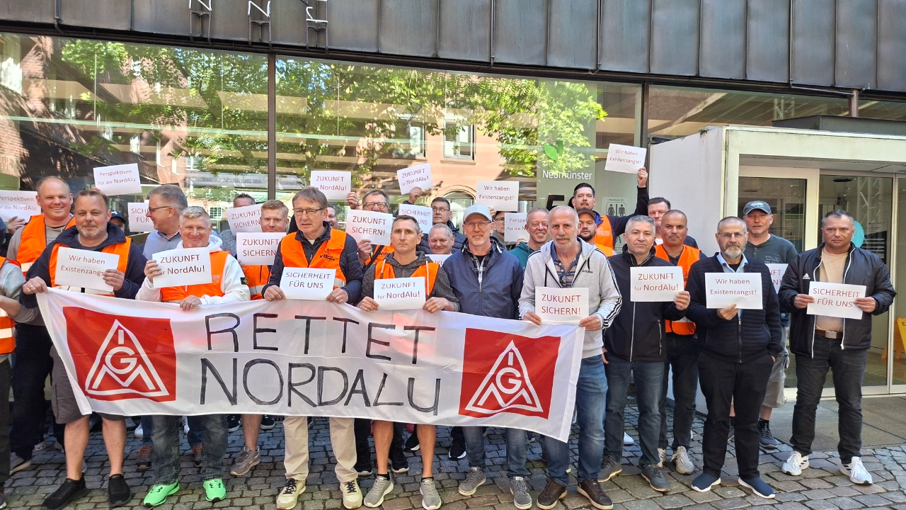 NordAlu vor dem Rathaus