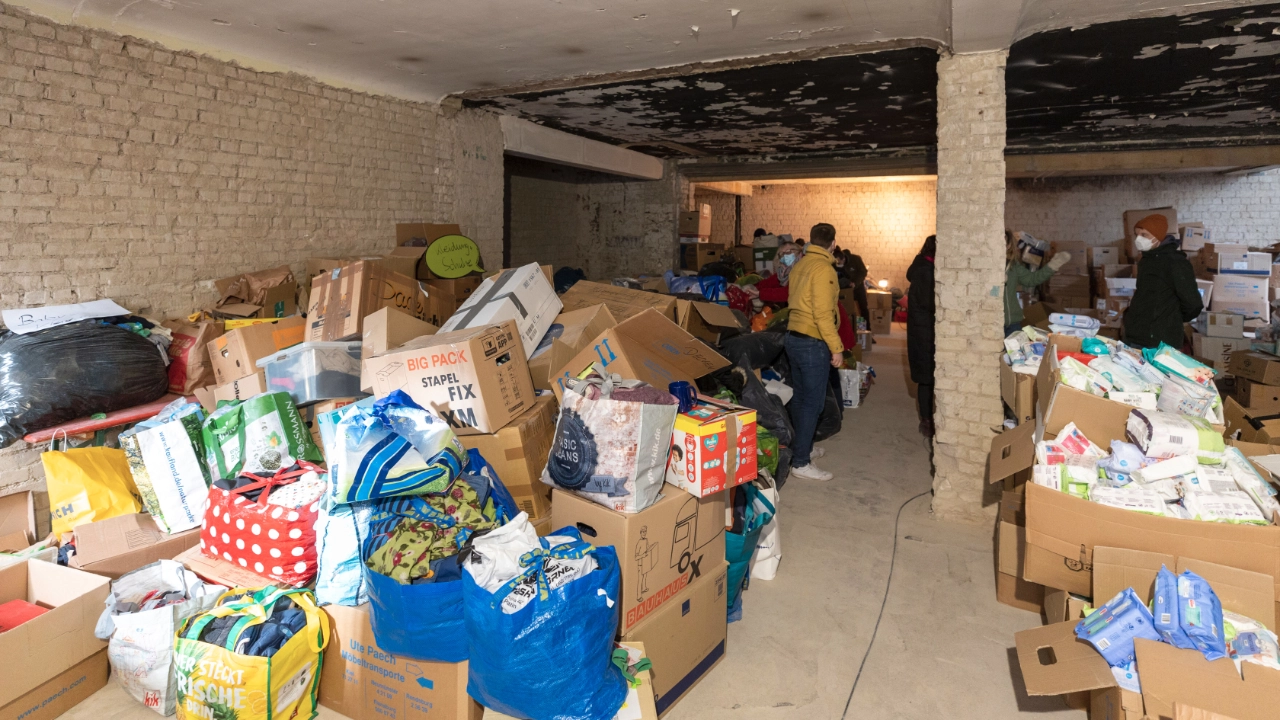 Große Menge an Spenden zum Sortieren