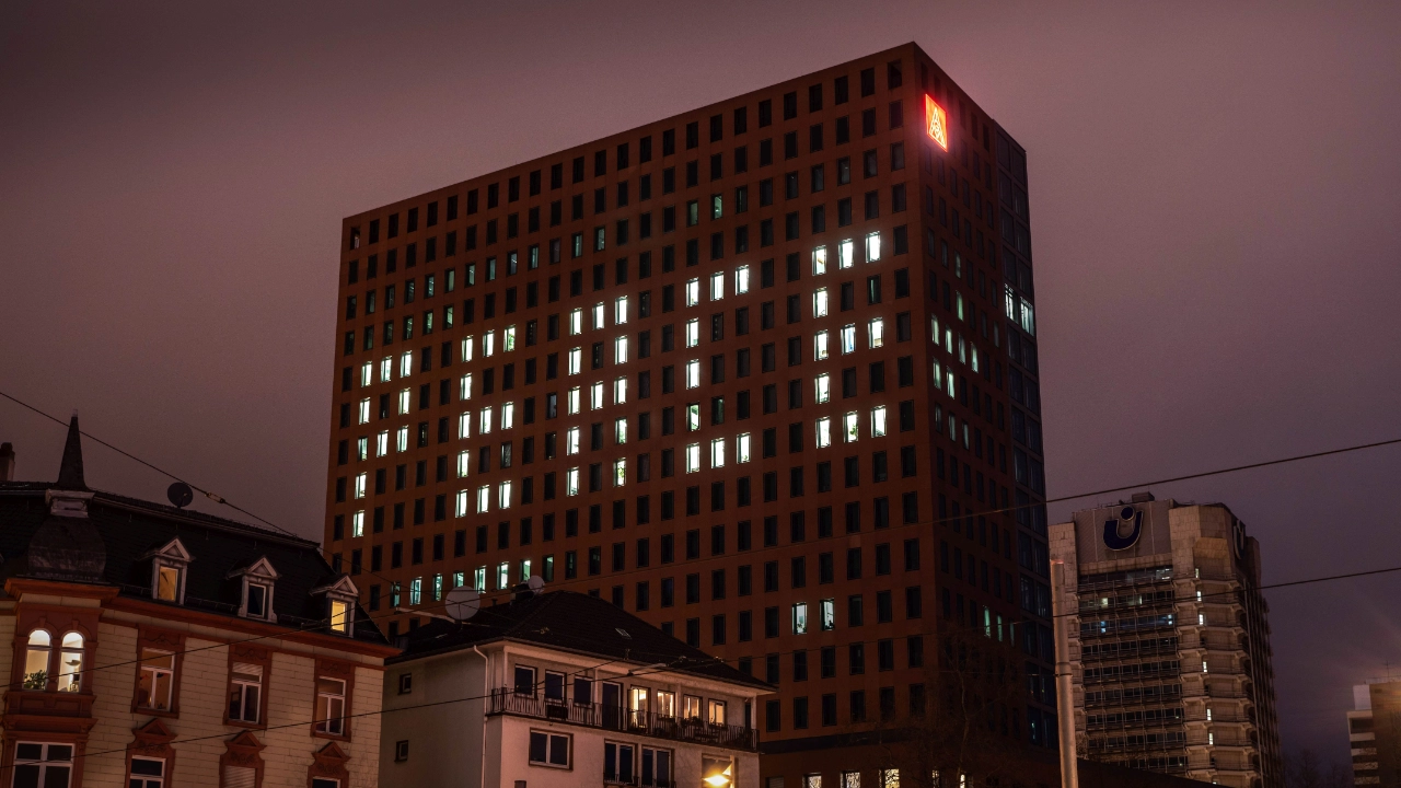 Paece IG Metall Hochhaus - anlässlich Angriff von Russland auf die Ukraine