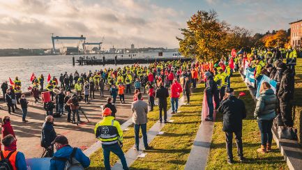 Demonstration zum Erhalt der Arbeitsplätze und Standorte im Schiffbau an der Küste im Oktober 2020 in Kiel